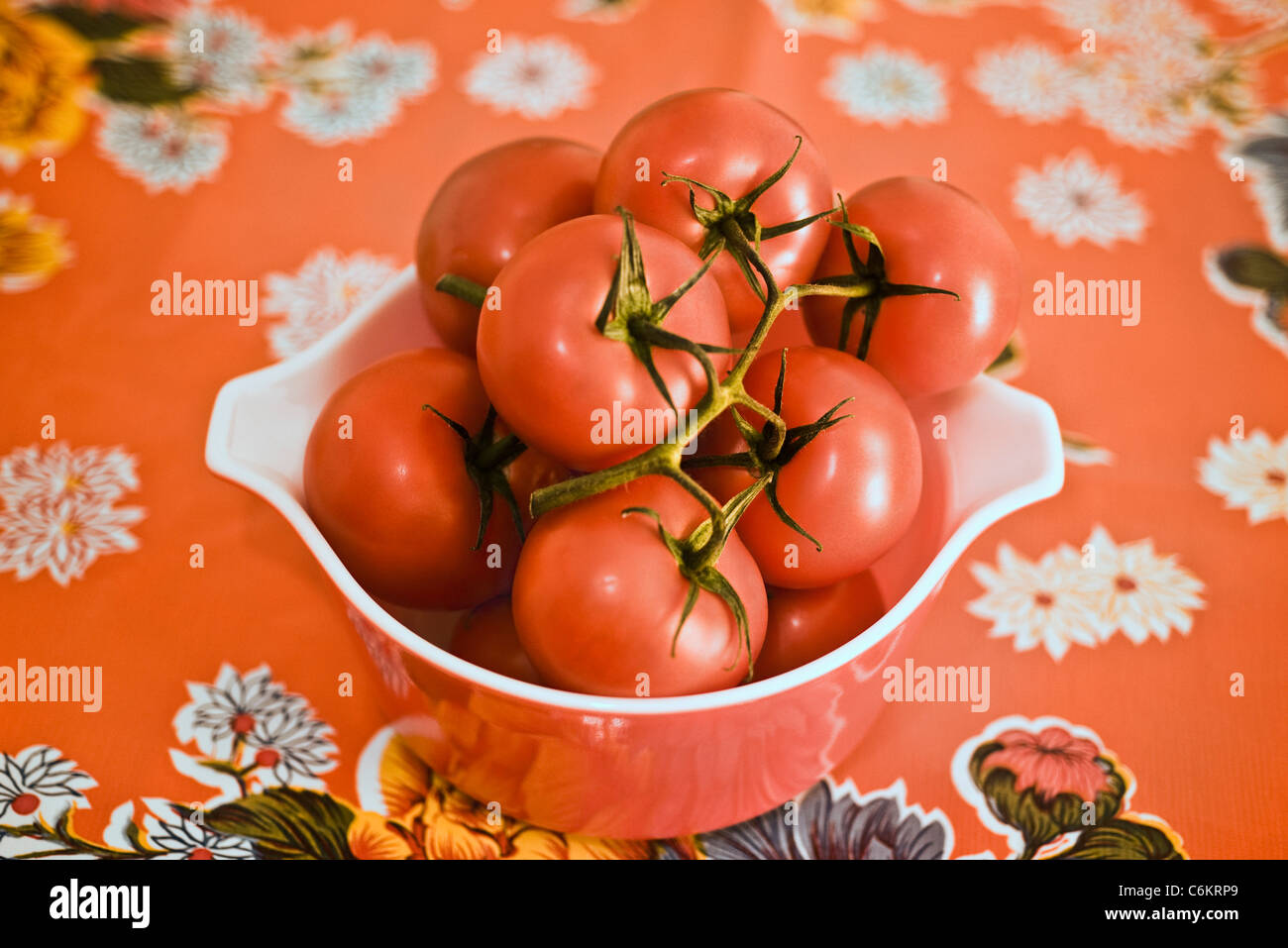 Ripe vine tomatoes in bowl Stock Photo - Alamy
