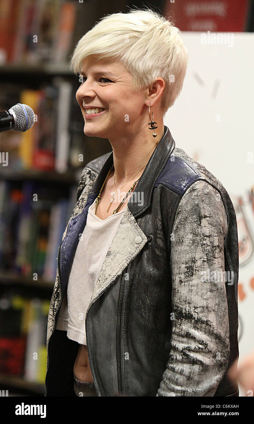 Robyn performing and signing her new CD 'Body Talk Pt 1' at Borders Book Store at Columbus Circle in New York City New York Stock Photo