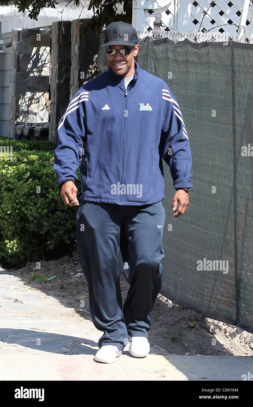 Denzel Washington was spotted out and about in Malibu in a baseball cap and  blue tracksuit Los Angeles, USA - 07.08.10 Stock Photo - Alamy