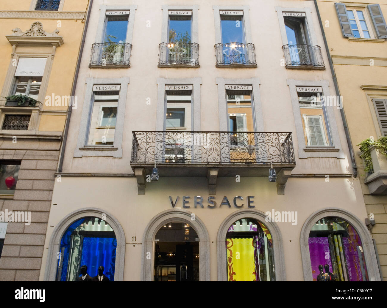 Versace boutique - Via Montenapoleone - MiLan - Italy Stock Photo - Alamy