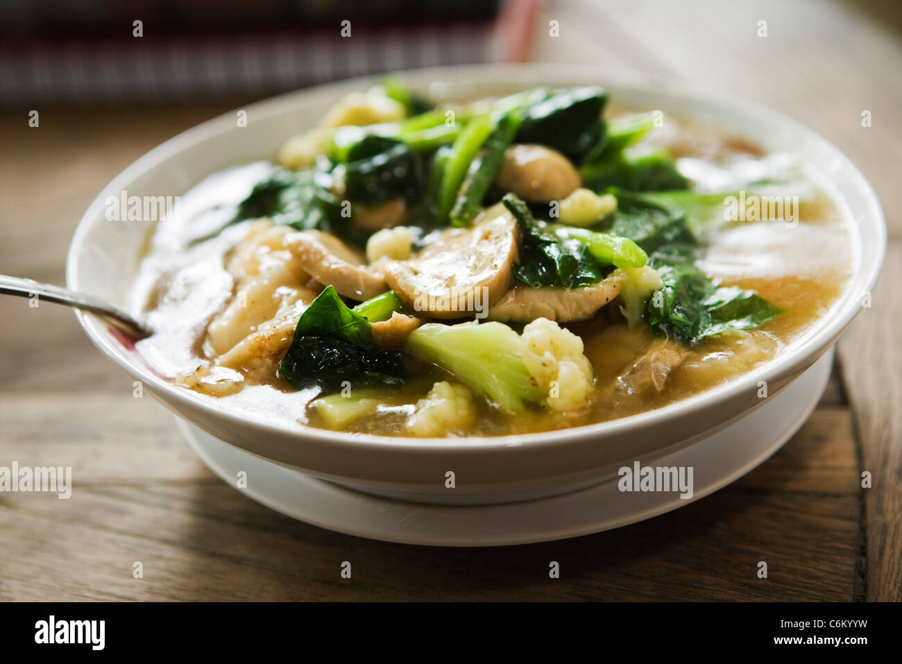 Chicken and vegetables with rice noodles Stock Photo - Alamy