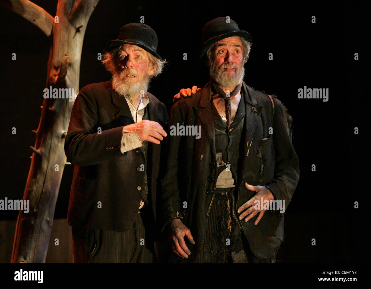 Sir Ian McKellen and Roger Rees on stage rehearsing for the Samuel Beckett  play 'Waiting for Godot' Cape Town, South Africa Stock Photo - Alamy, image size:1300x1013