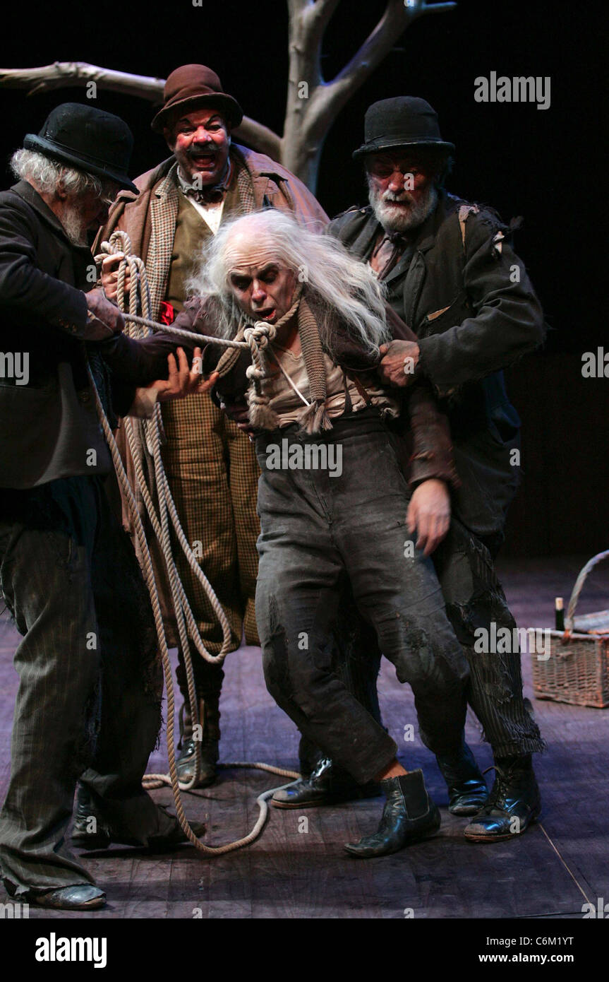 Sir Ian McKellen on stage rehearsing for the Samuel Beckett play 'Waiting  for Godot' Cape Town, South Africa - 29.07.10 Stock Photo - Alamy, image size:863x1390