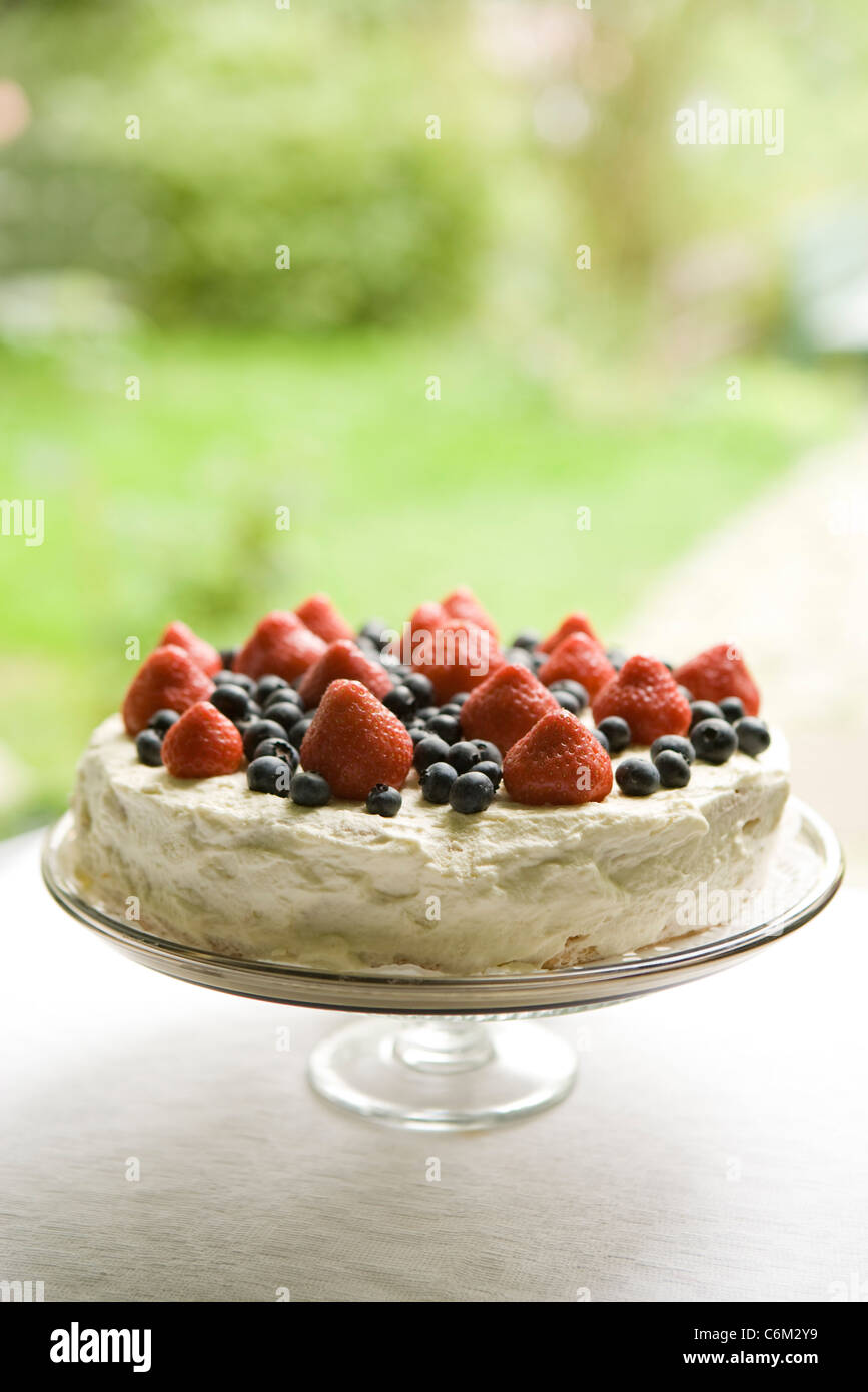 Strawberry blueberry cake Stock Photo - Alamy
