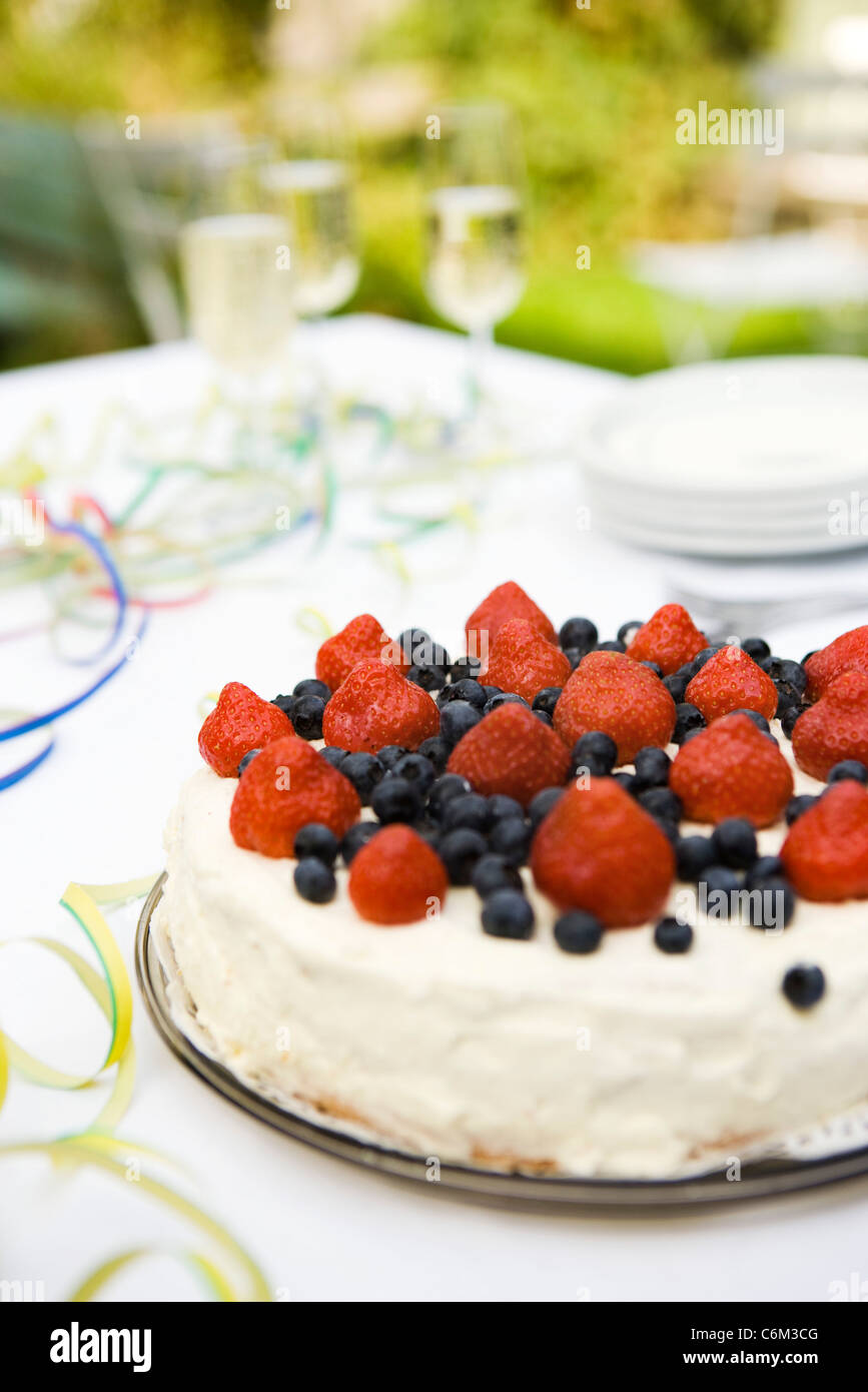 Strawberry cake hi-res stock photography and images - Alamy
