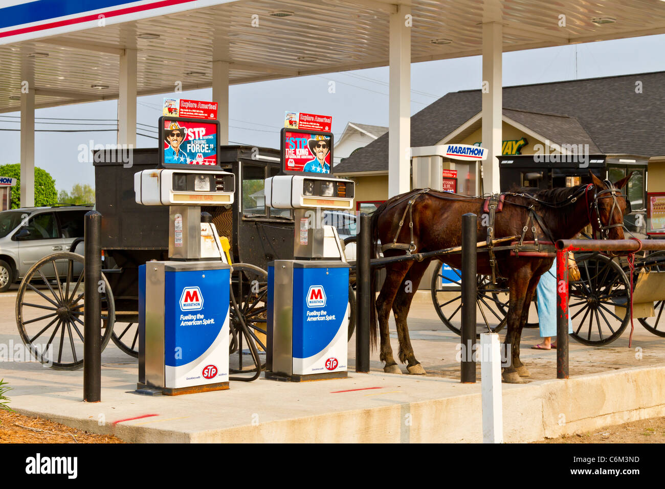 Amish horse and buggy hitched near a service station gasoline filling station in Shipshewana, Indiana, USA. Stock Photo