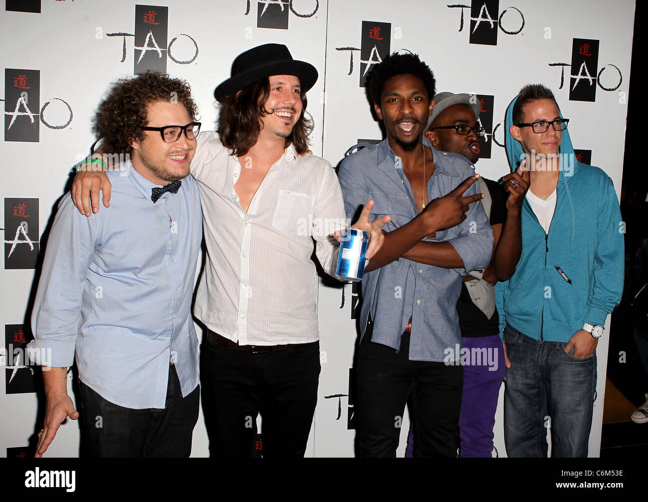 Chris Young celebrates his birthday with Jason Smith, Cisco Adler, and ...