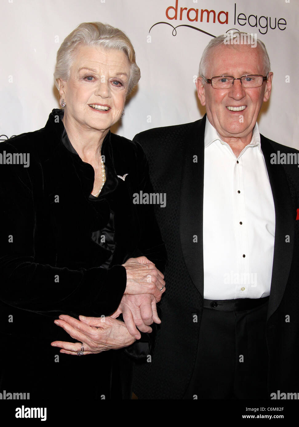 Actress Angela Lansbury and Len Cariou attend The Drama League's 26th  annual all-star gala, "A Musical Celebration of Stock Photo - Alamy