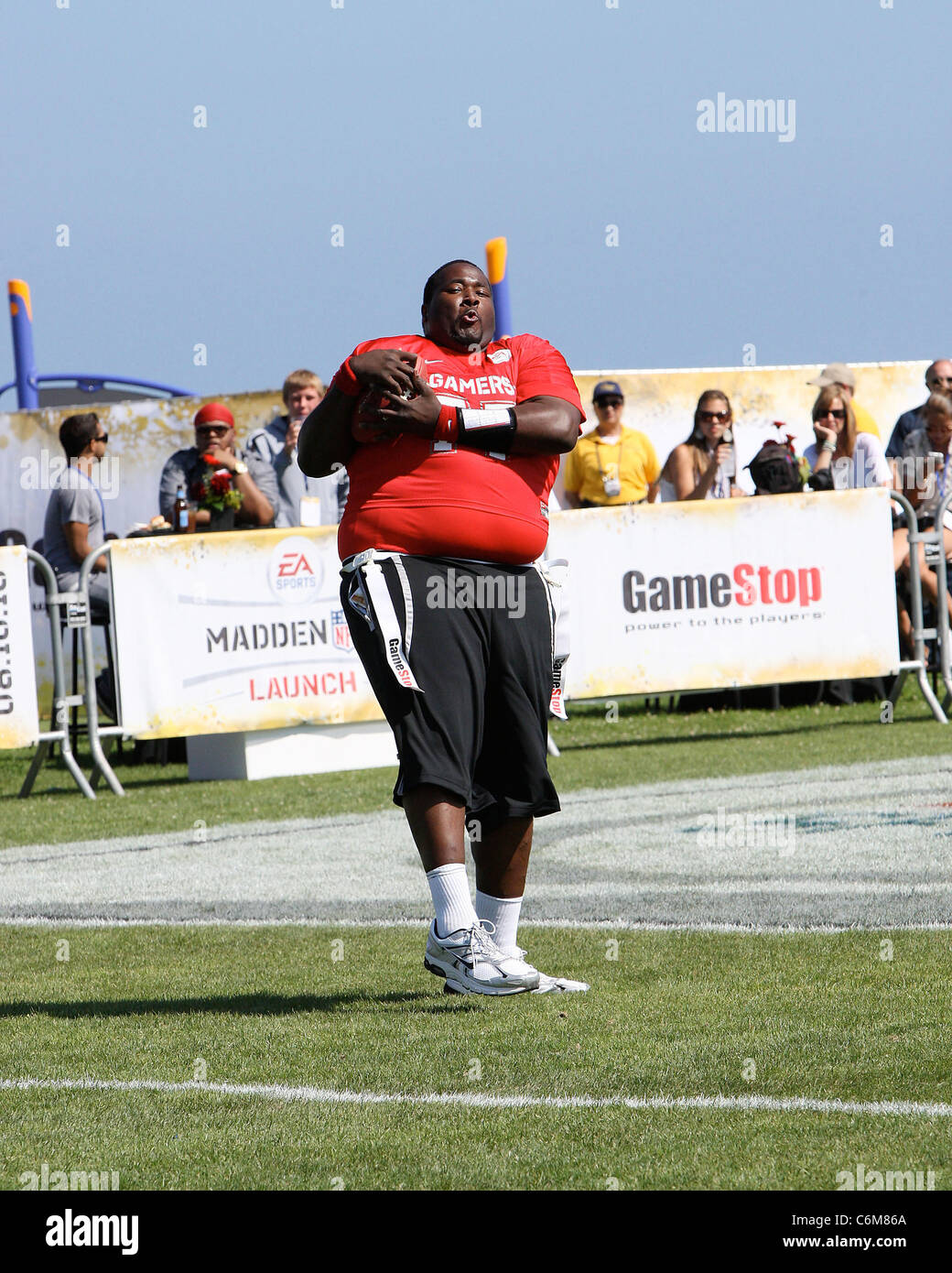 Quinton Aaron Madden NFL 11 Pigskin Pro-Am Event Malibu, California - 22.07.10 Stock Photo