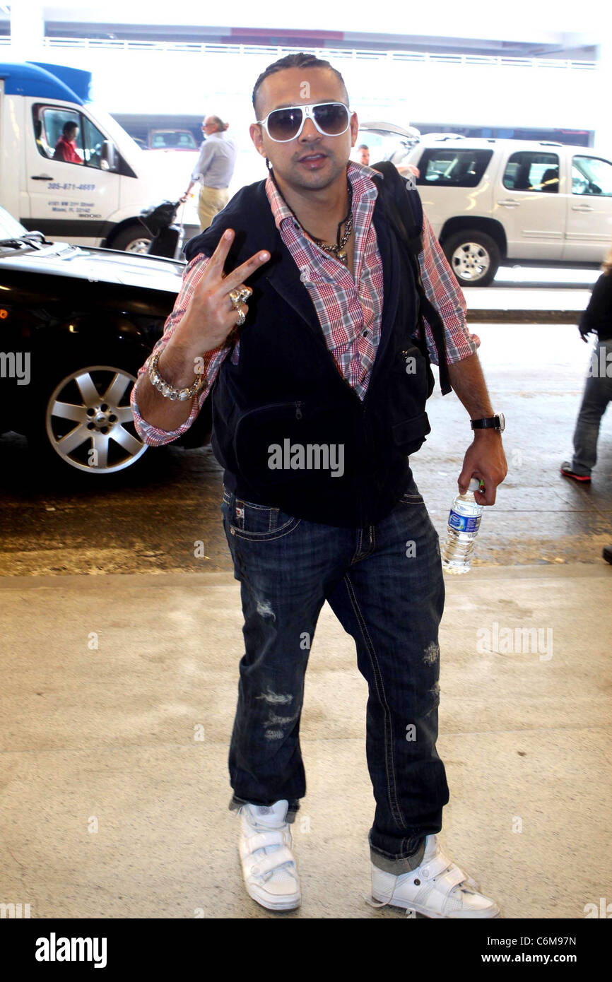Singer Sean Paul arrives outside Miami International Airport Miami, Florida  - 08.02.10 Johnny Louis Stock Photo - Alamy
