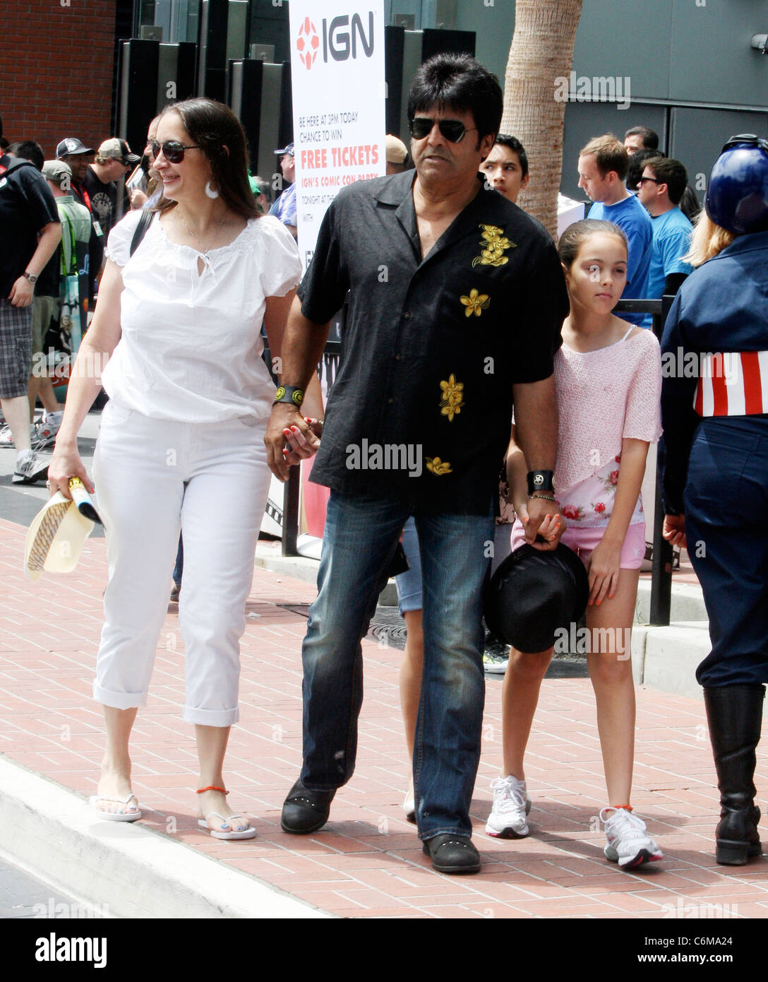 Erik Estrada with wife, Nanette Mirkovich and daughter, Francesca Comic Con 2010 held at the San Diego Convention Center - Day Stock Photo
