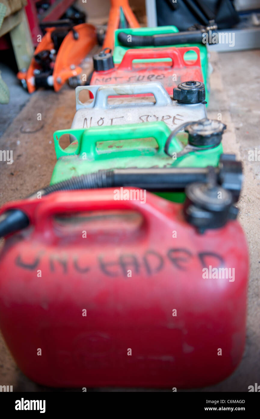 Cans of oil gas station hires stock photography and images Alamy