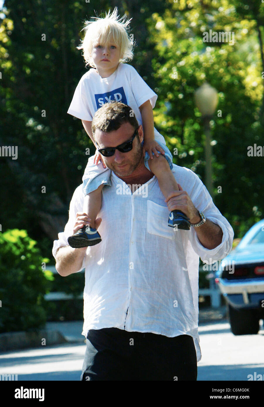 Liev Schreiber out with his son in Brentwood Los Angeles, USA- 24.07.10 Stock Photo