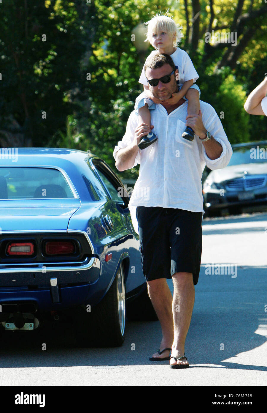 Liev Schreiber out with his son in Brentwood Los Angeles, USA- 24.07.10 Stock Photo