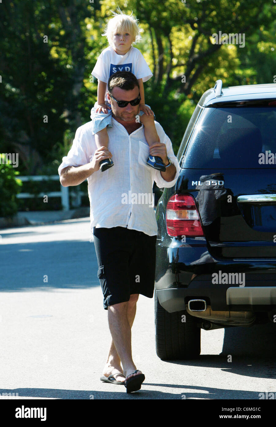 Liev Schreiber out with his son in Brentwood Los Angeles, USA- 24.07.10 Stock Photo