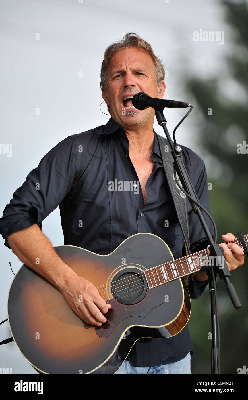 Kevin costner and modern west hi-res stock photography and images - Alamy