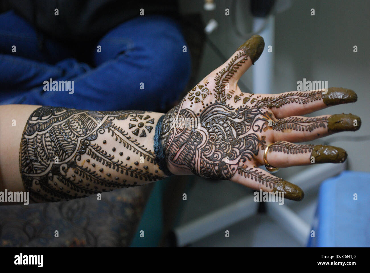 Bridal mehndi hi-res stock photography and images - Alamy