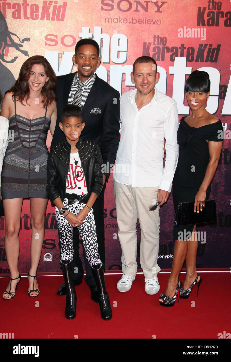 Danny Boon And His Wife Yael Boon With Will Smith Jada Pinkett Smith And Their Children Jaden And Willow The French Premiere Stock Photo Alamy Danny Boon And His Wife Yael Boon With Will Smith Jada Pinkett Smith And Their Children Jaden And Willow The French Premiere Stock Photo Alamy