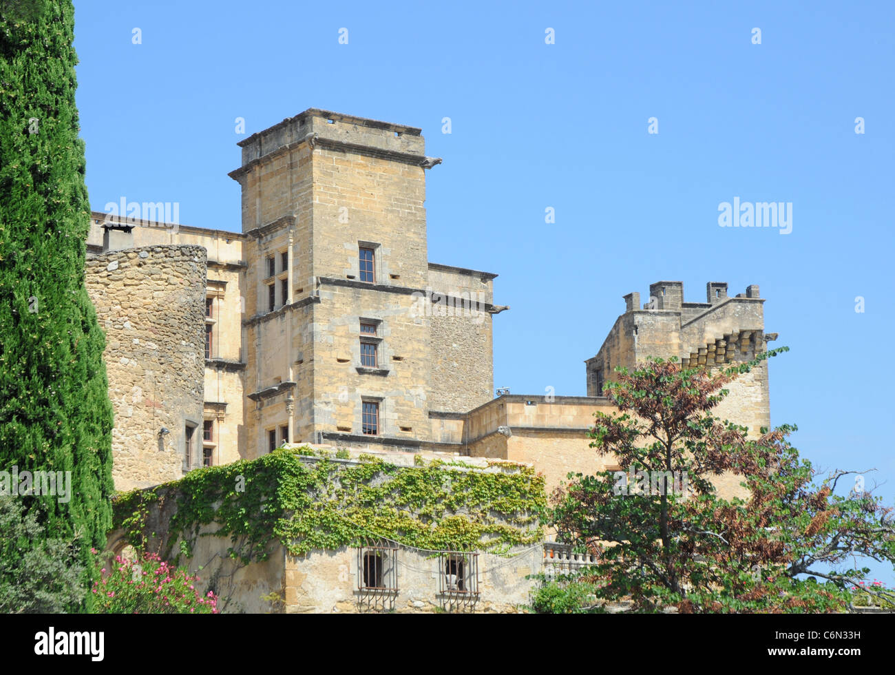 Château de Lourmarin - Castle in Lourmarin town, Vaucluse department, Provence region in France Stock Photo