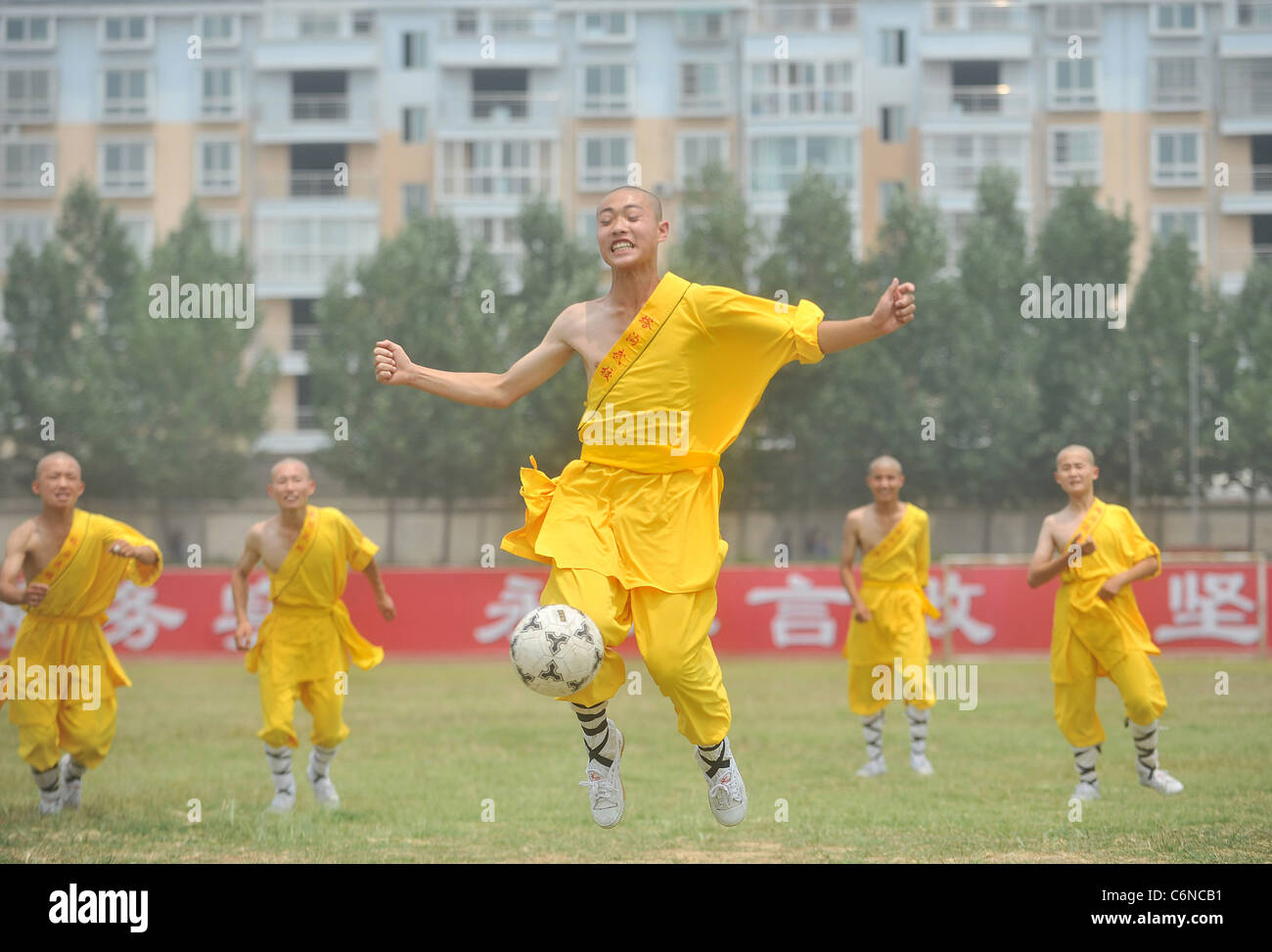 New sport born using football and martial arts skills Enthusiastic