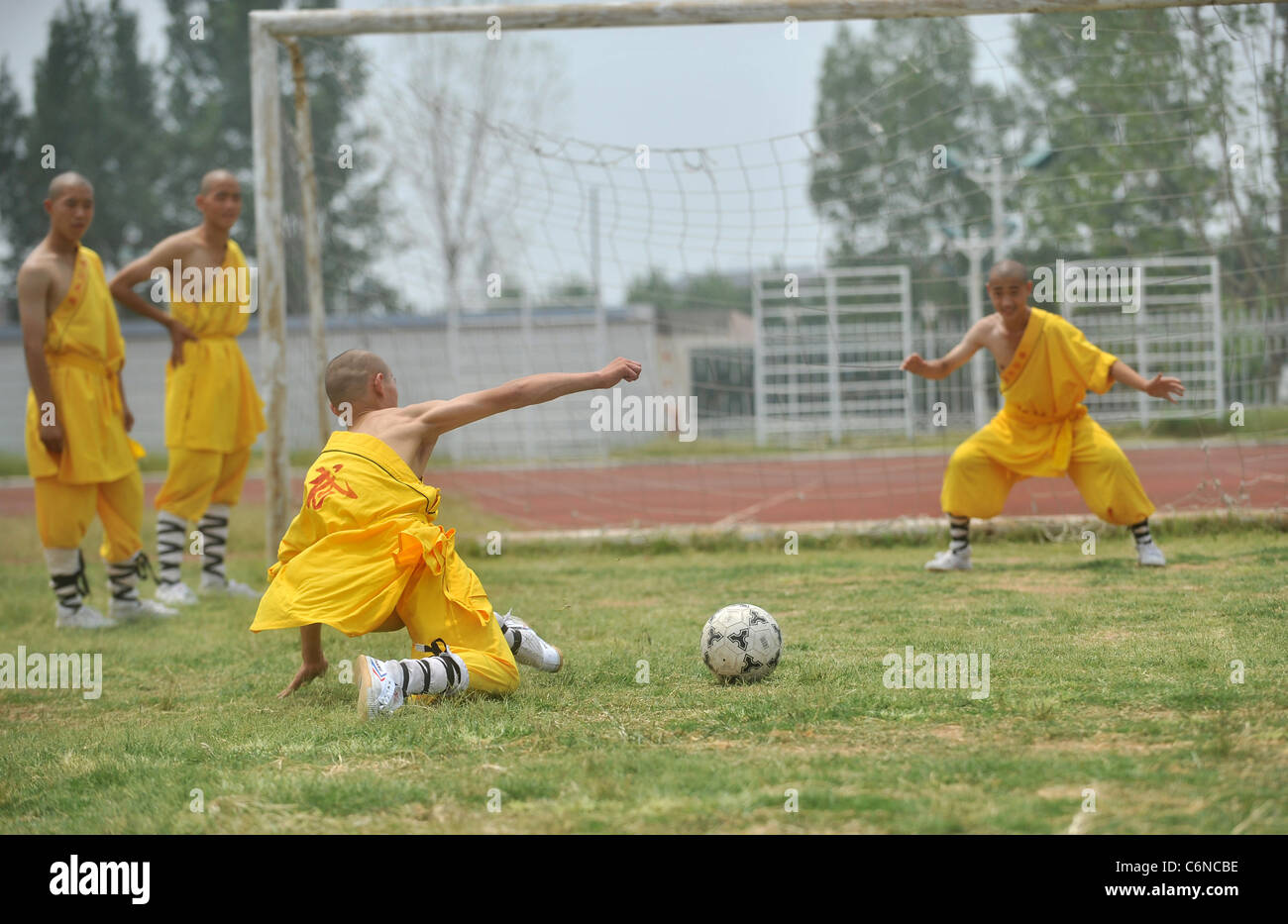 New sport born using football and martial arts skills Enthusiastic
