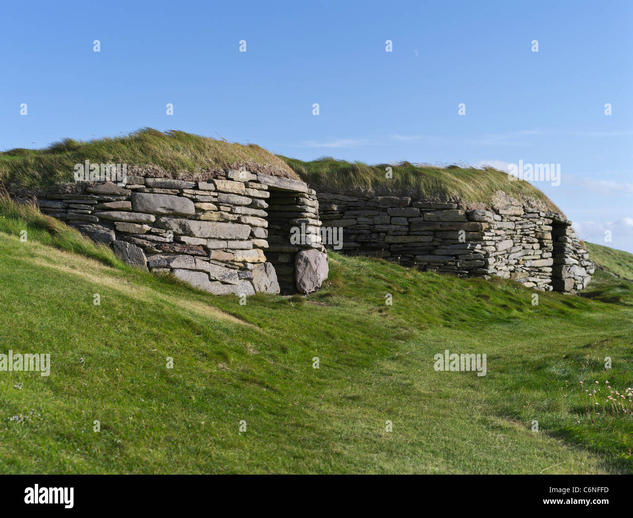 dh Knap of Howar PAPA WESTRAY ORKNEY Two Bronze age neolithic houses settlement ancient uk sites house neolithic village ruins site britain Stock Photo