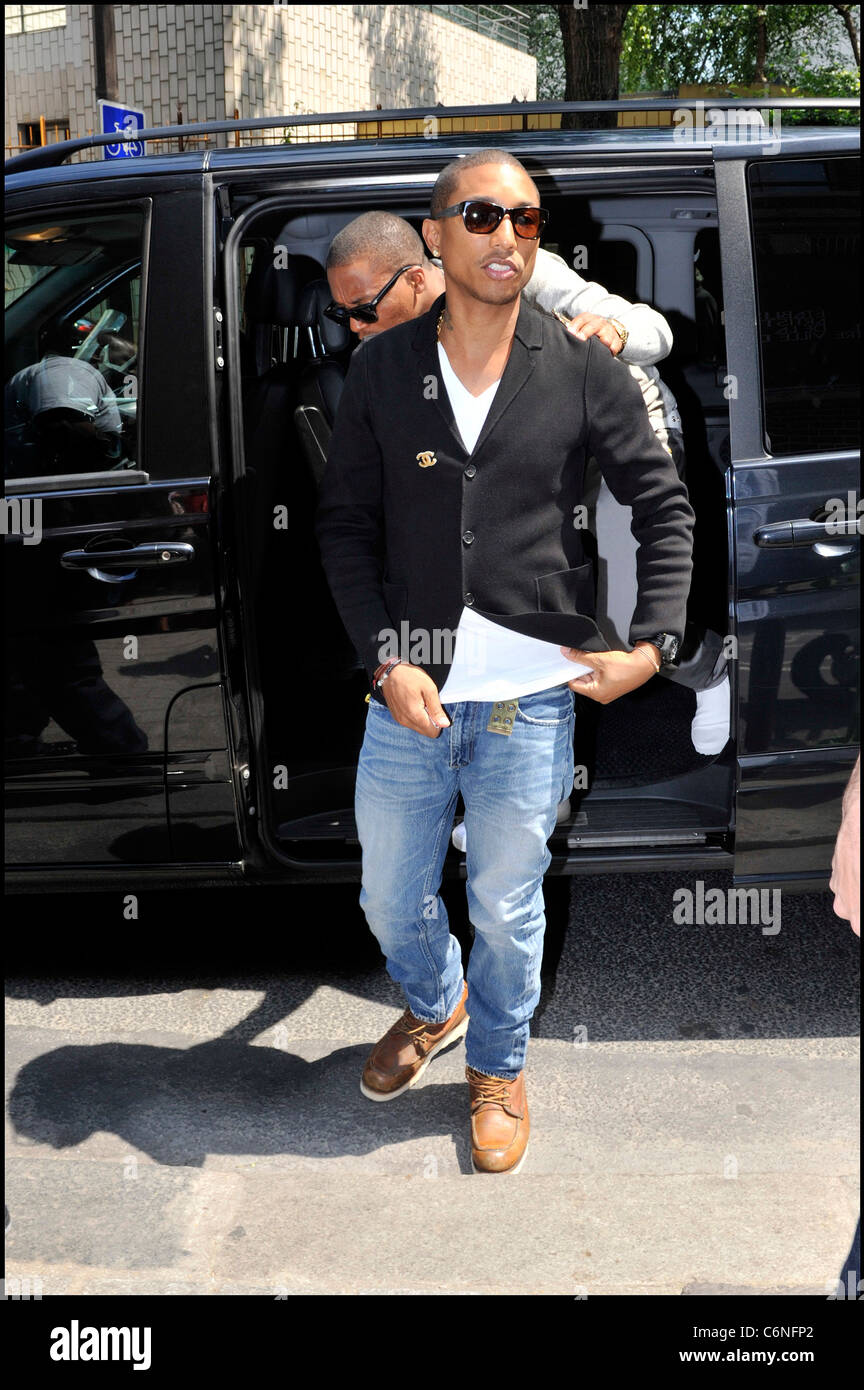 Pharrell Williams arrives for the Louis Vuitton Spring Summer 2011 Men's  Fashion Show Paris, France - 24.06.10 Stock Photo - Alamy