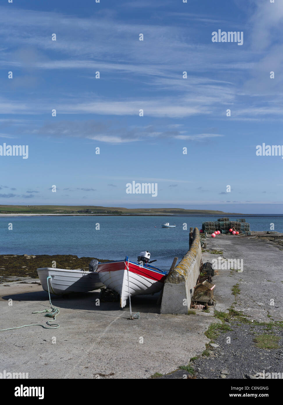 dh South Wick PAPA WESTRAY ORKNEY Scotland fishing boats ashore and South Wick harbour pier islands Stock Photo