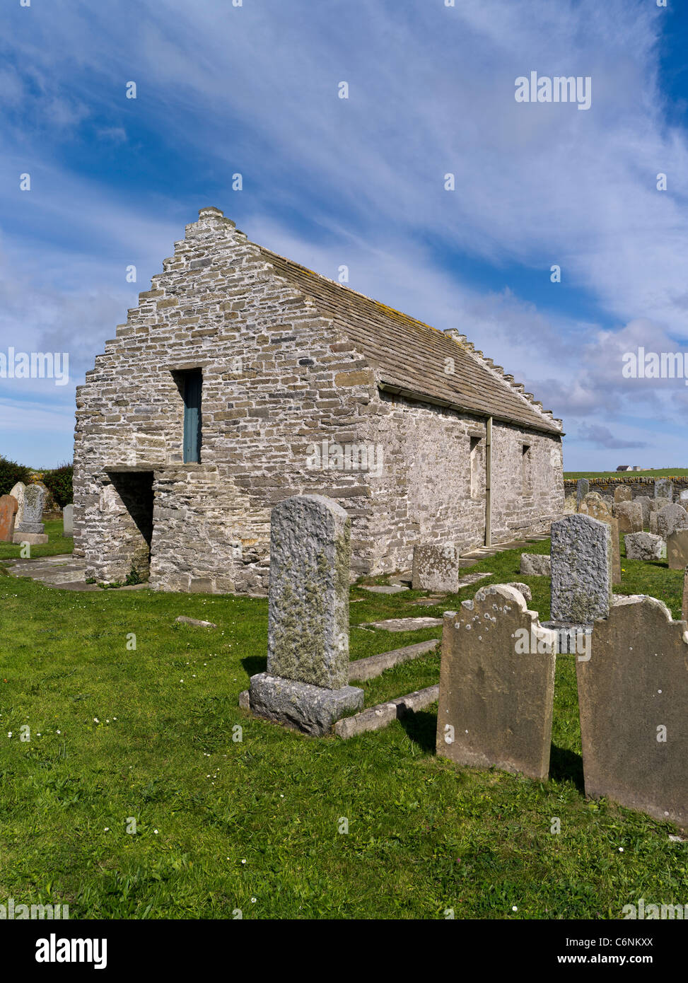 dh PAPA WESTRAY ORKNEY 12th century parish church of St Boniface gravestones churchyard scotland Stock Photo