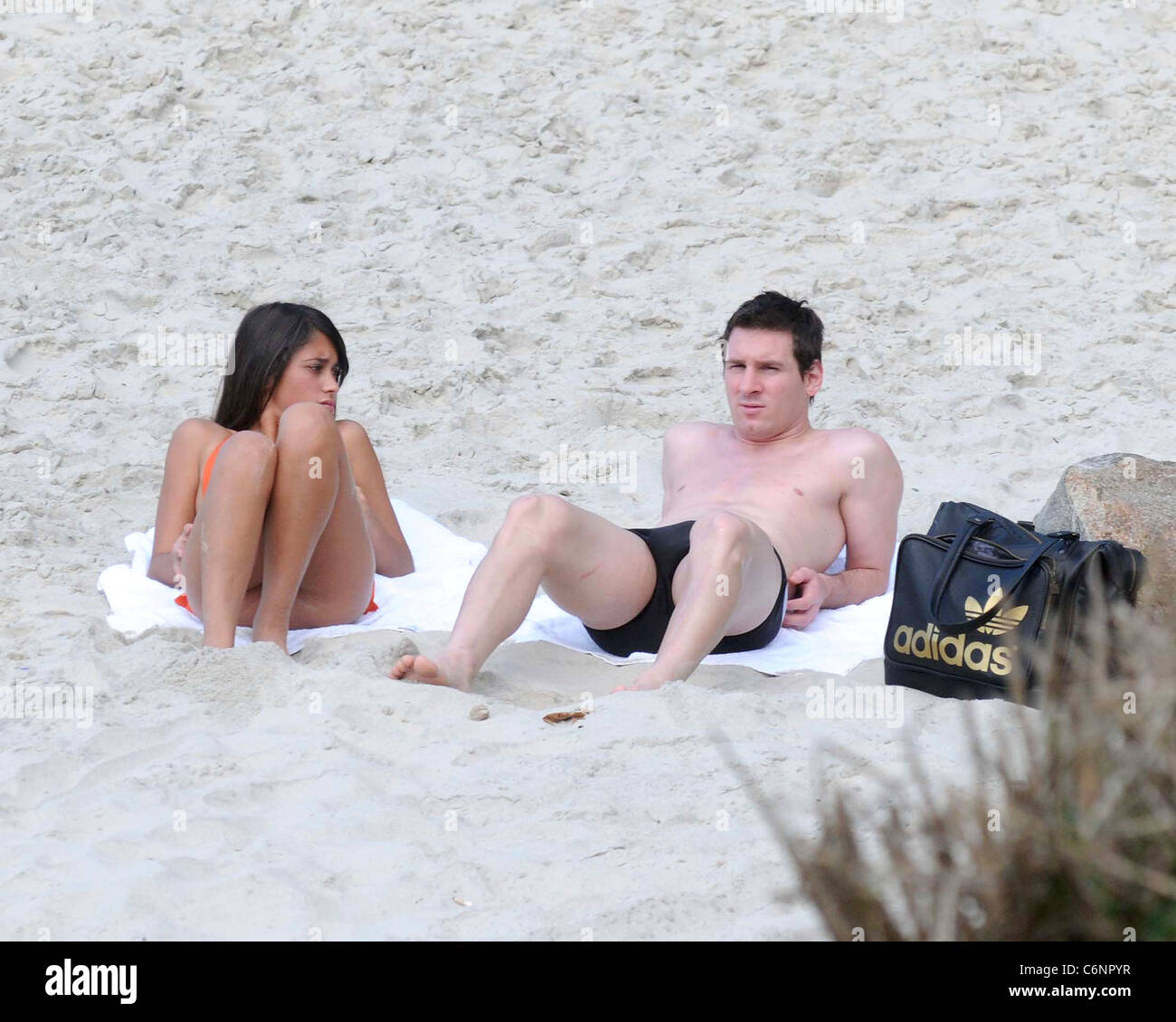 Lionel Messi on holiday with his girlfriend Antonella Roccuzzo in Barra da  Tijuca Rio de Janeiro, Brazil - 14.07.10 Stock Photo - Alamy