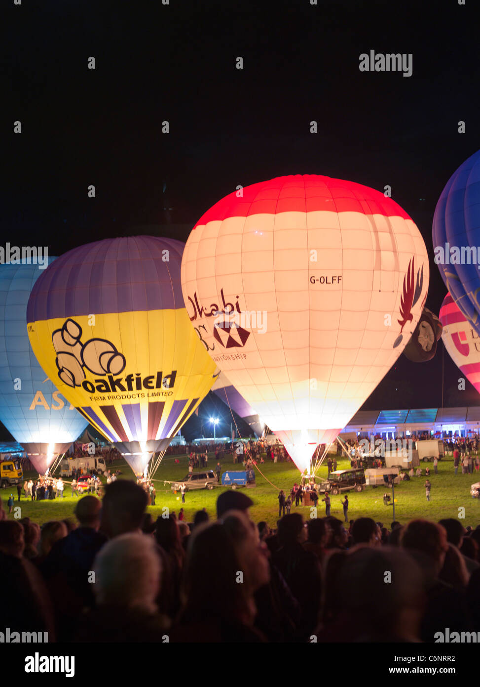 dh Bristol Balloon Festivals ASHTON COURT BRISTOL Hot air balloons light up at night display international festival uk fiesta Stock Photo