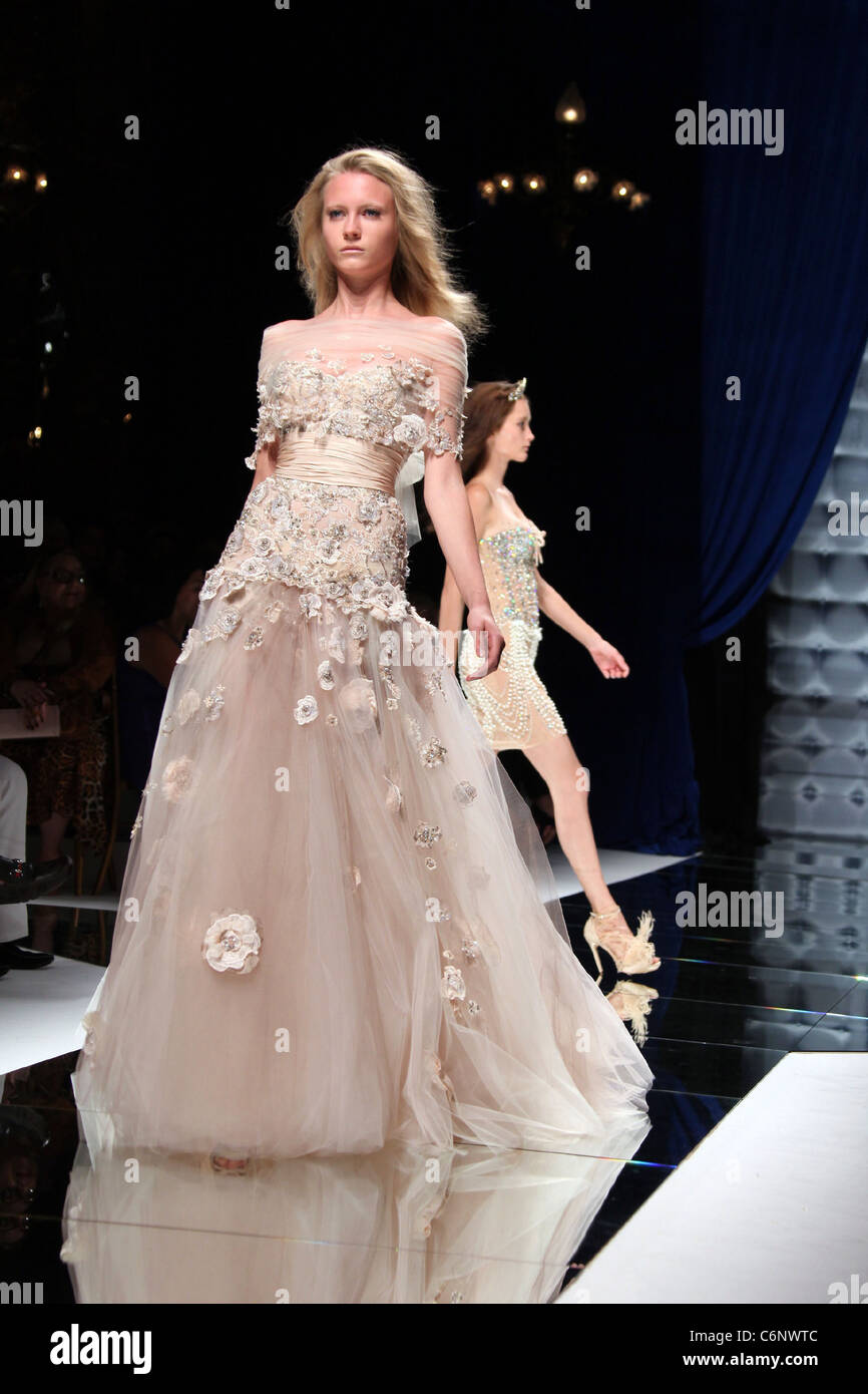 Paris Ii Model Model Paris Fashion Week - Haute Couture Fashion Autumn Winter 2010 11 ...