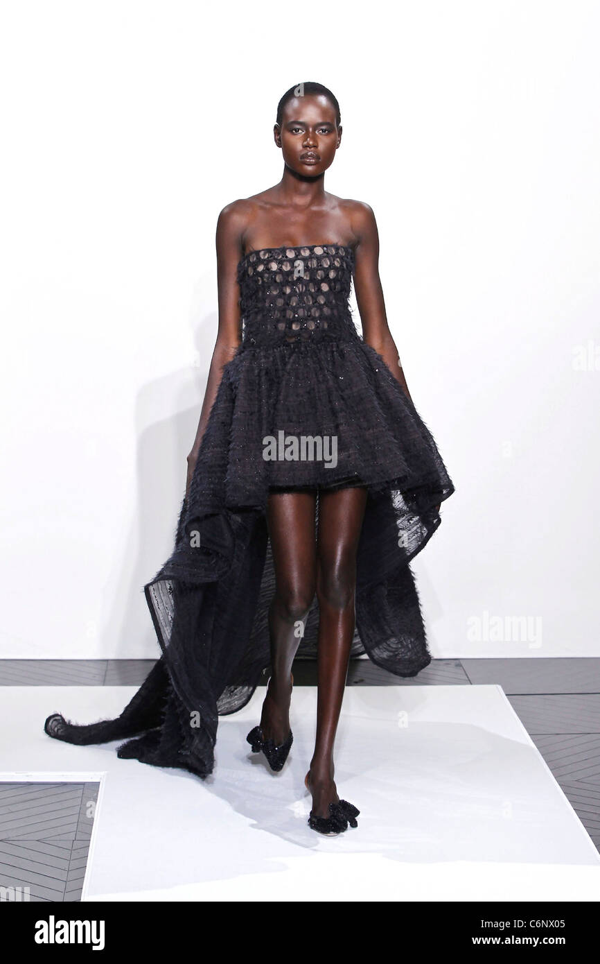 Paris Ii Model Model Paris Fashion Week - Haute Couture Fashion Autumn Winter 2010 11 ...