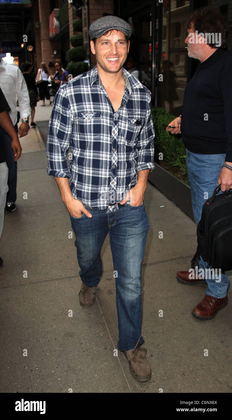 Peter Facinelli takes a walk through New York City New York City, USA - 17.06.10 Stock Photo