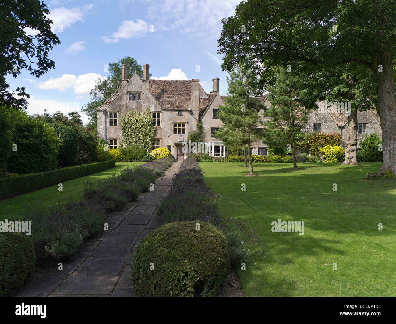 dh Avebury Manor AVEBURY WILTSHIRE National Trust Avebury Manor Garden and house site uk Stock Photo