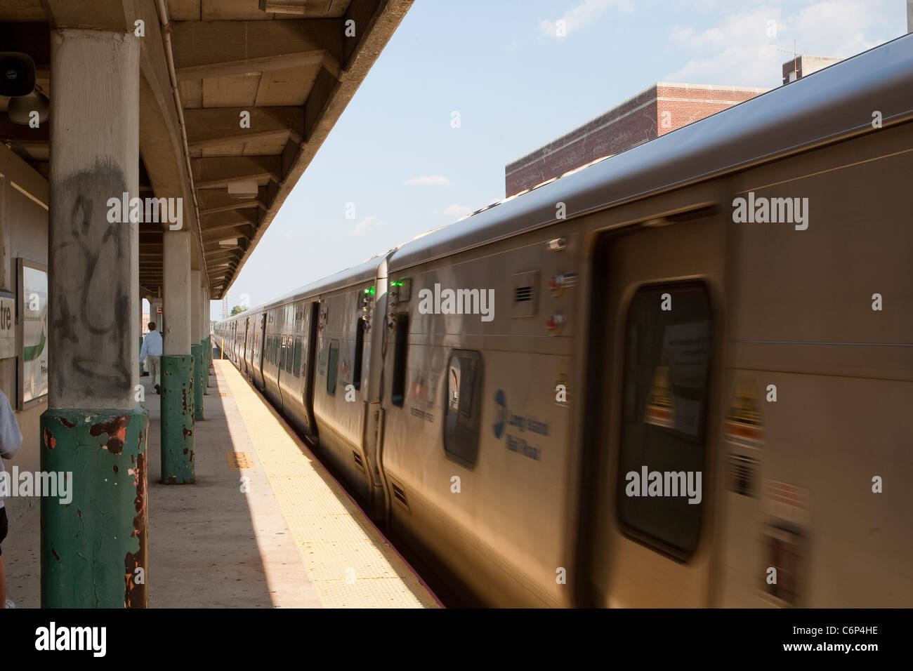 Lirr train station hi-res stock photography and images - Alamy