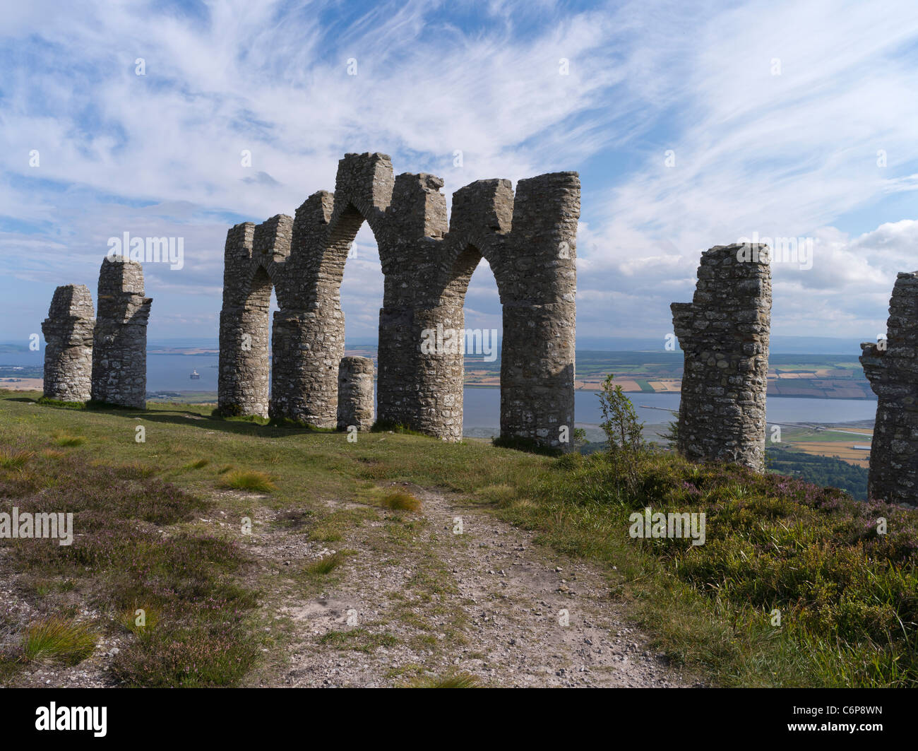 dh  FYRISH HILL ROSS CROMARTY Fyrish Hill Monument built by Sir Hector Munro scotland cnoc viewpoint shire Stock Photo