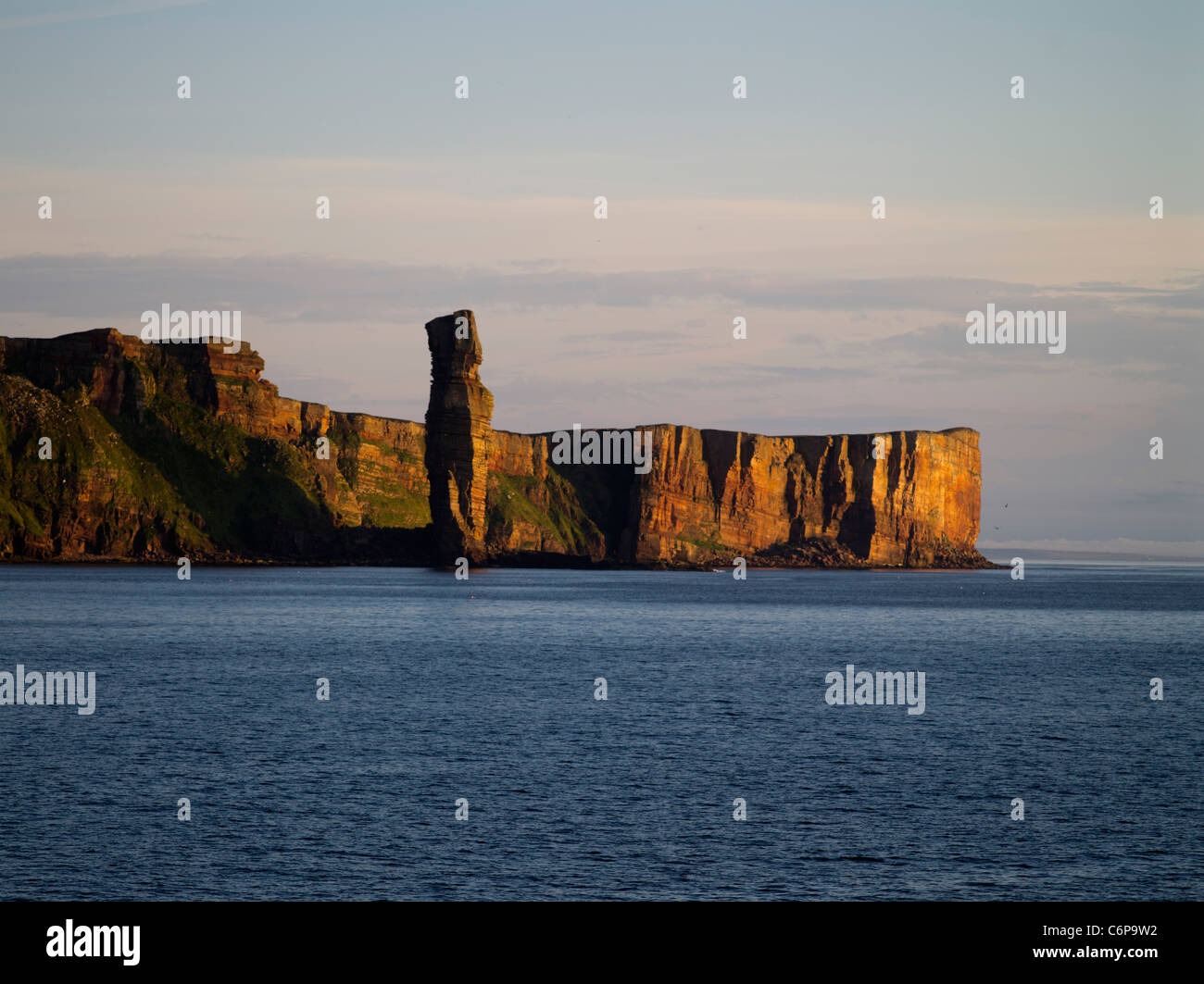 dh Old Man of Hoy HOY ORKNEY Scotland Landmark Red sandstone sea stack seacliff coast scottish uk cliffs Stock Photo