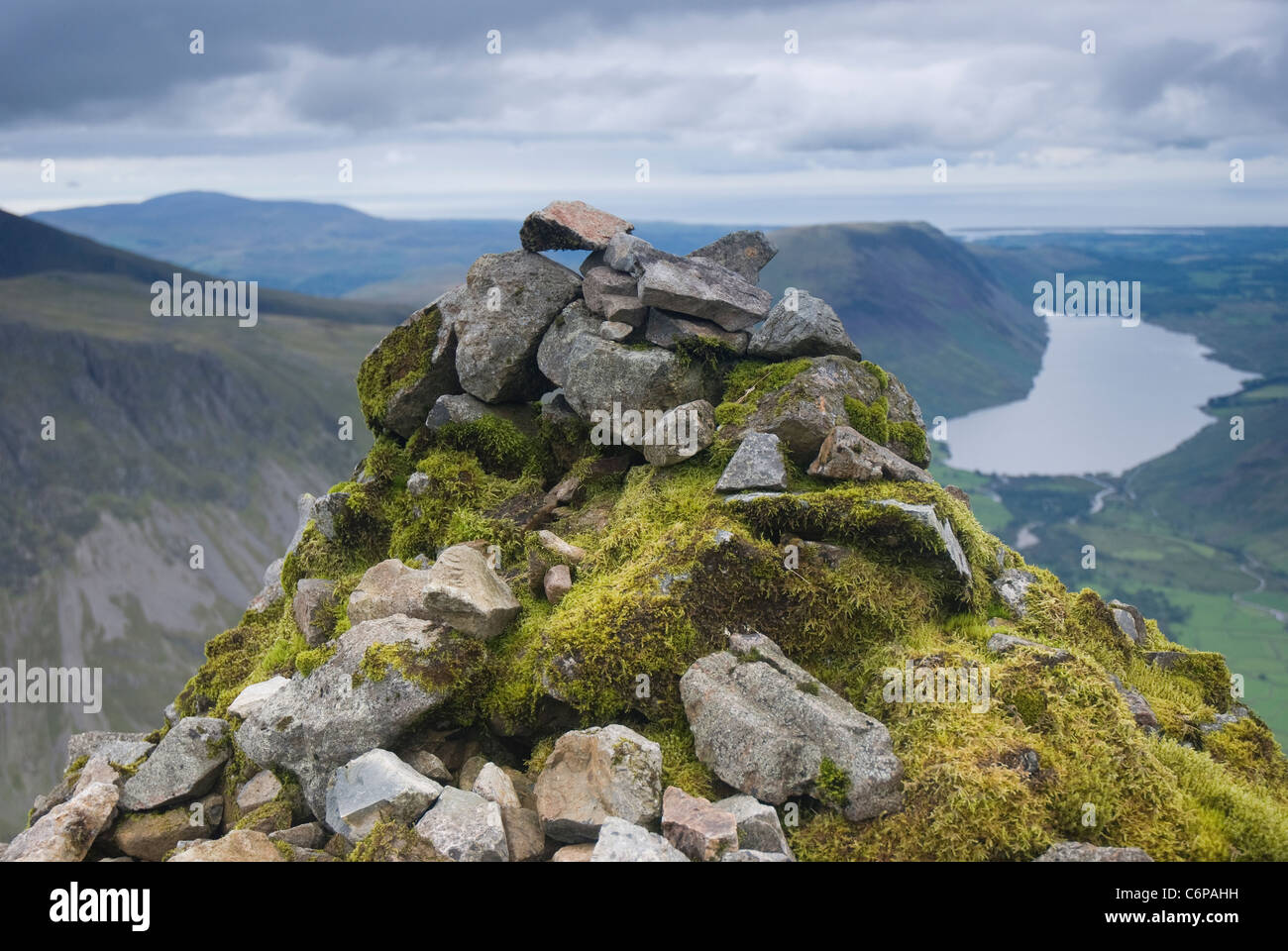 The Westmorland Cairn on Great Gable, overlooking Wasdale and Wastwater. Stock Photo
