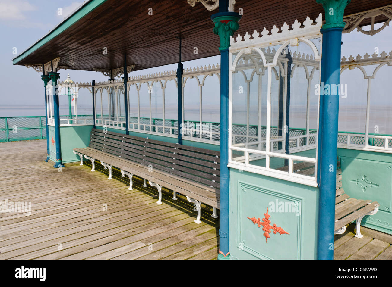 Seat shelter at the end of Clevedon Victorian Pier Stock Photo