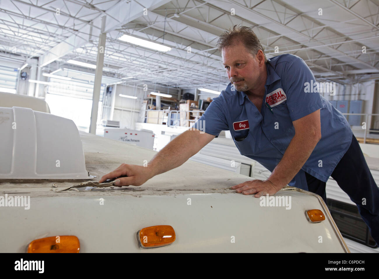 Vehicle repair hi-res stock photography and images - Alamy