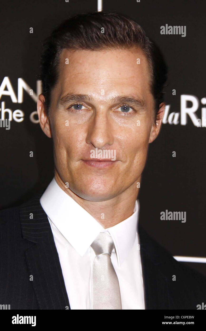 Matthew McConaughey promotes the latest Dolce & Gabbana perfume, The One  for Men, at Piazza Duomo shopping centre Milan, Italy Stock Photo - Alamy