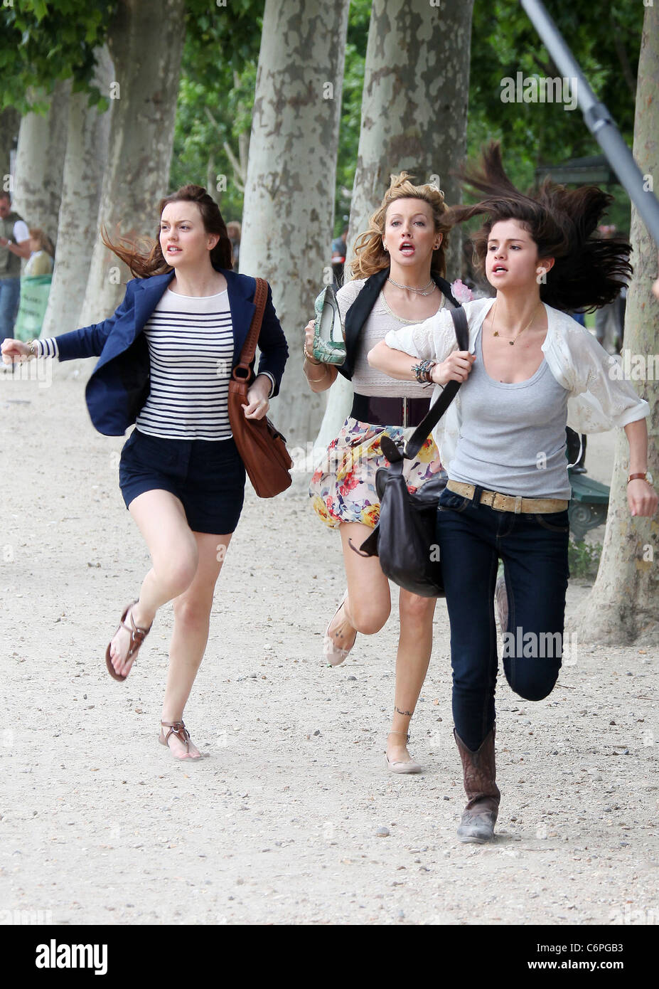 Leighton Meester Katie Cassidy And Selena Gomez On The Set Of New Movie Monte Carlo On Champs 3688