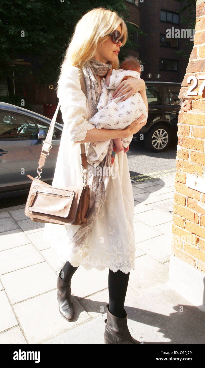 claudia schiffer baby