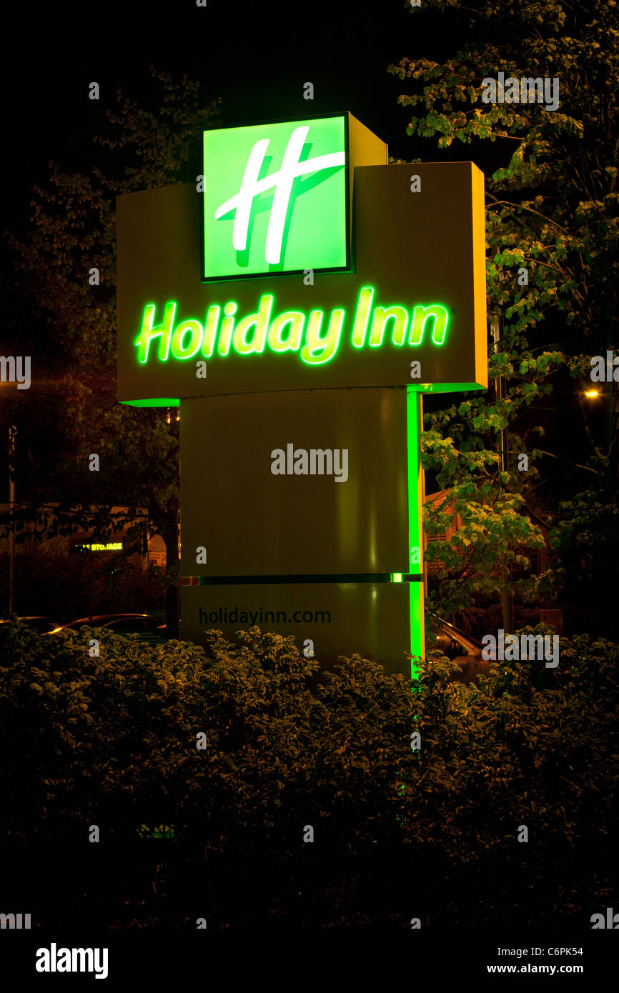Holiday Inn Hotel sign at night Stock Photo Alamy