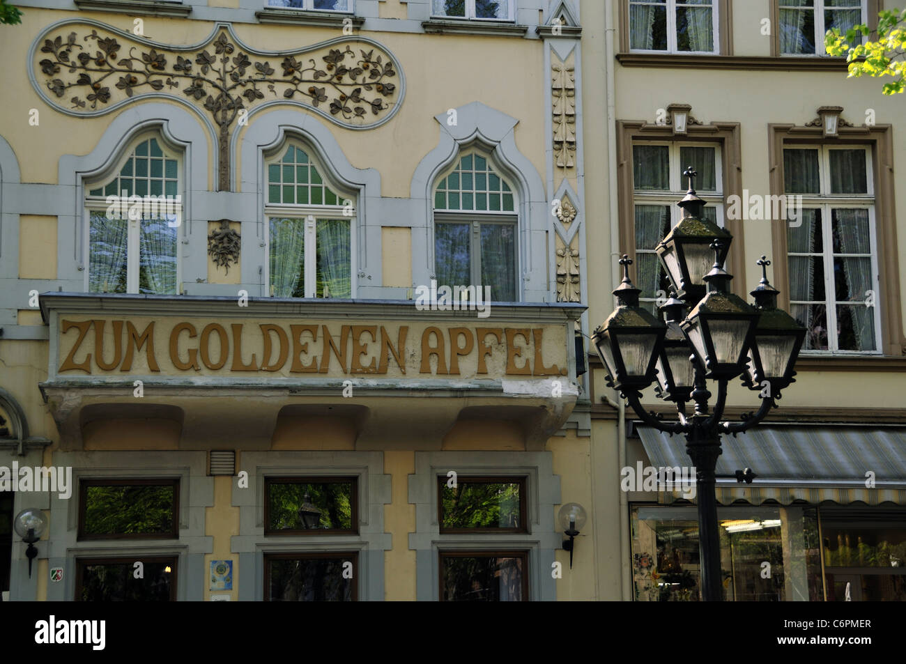 Zum goldenen apfel hi-res stock photography and images - Alamy