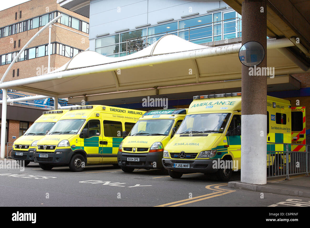 Hospital Uk Ambulance Nhs Hi-res Stock Photography And Images - Alamy