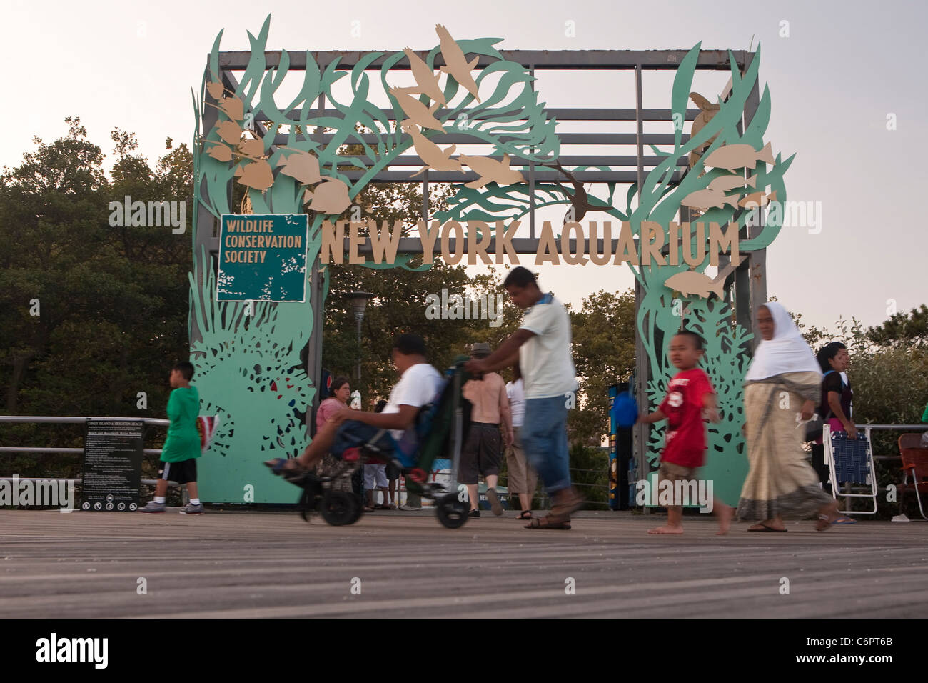 New York Aquarium on Coney Island Boardwalk in New York city borough of ... - New York Aquarium On Coney IslanD BoarDwalk In New York City Borough C6PT6B