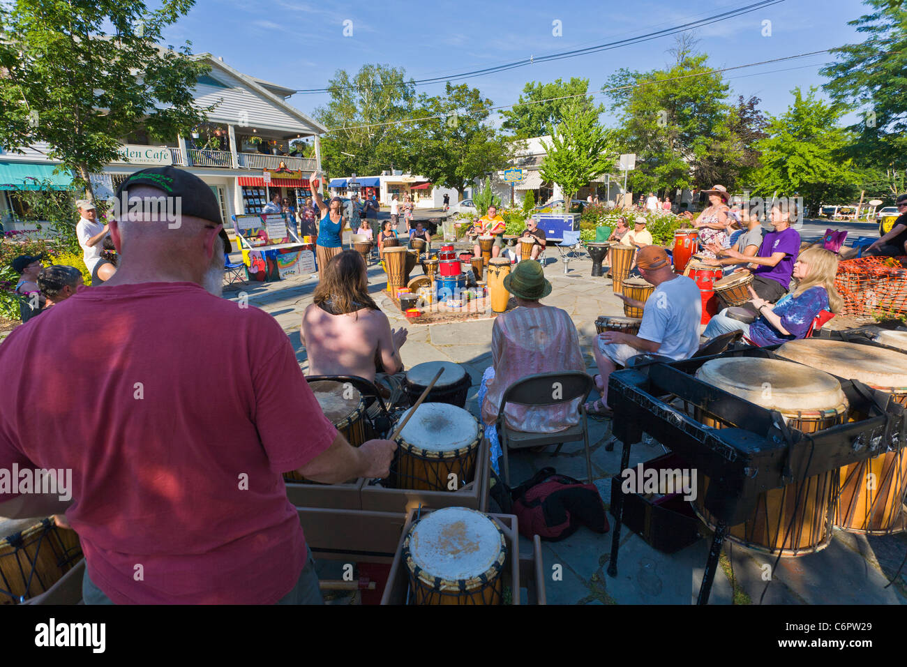 Drum circle hi-res stock photography and images - Alamy