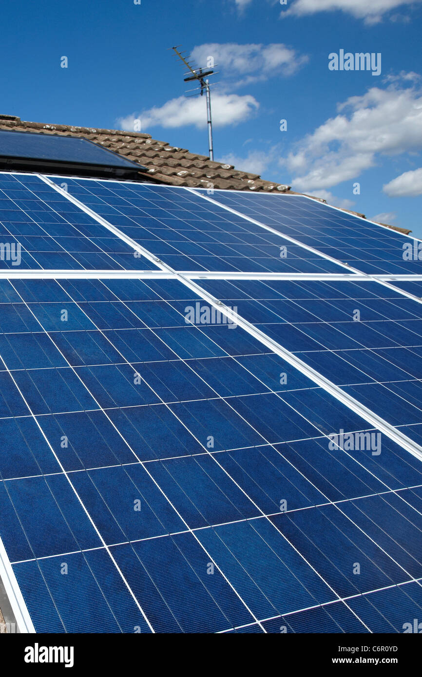 Solar pv uk hires stock photography and images Alamy